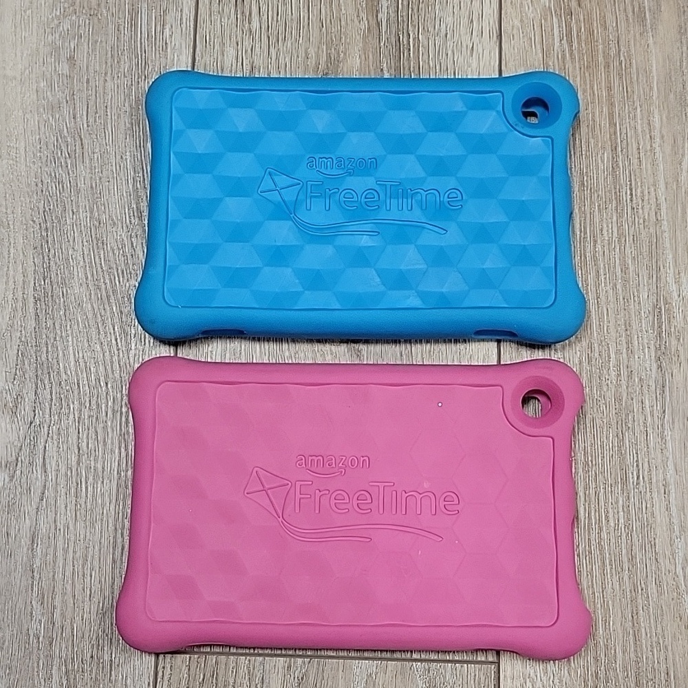 Amazon Fire Tablet with 2 Cases and a Headrest Holder - Picture 8 of 10